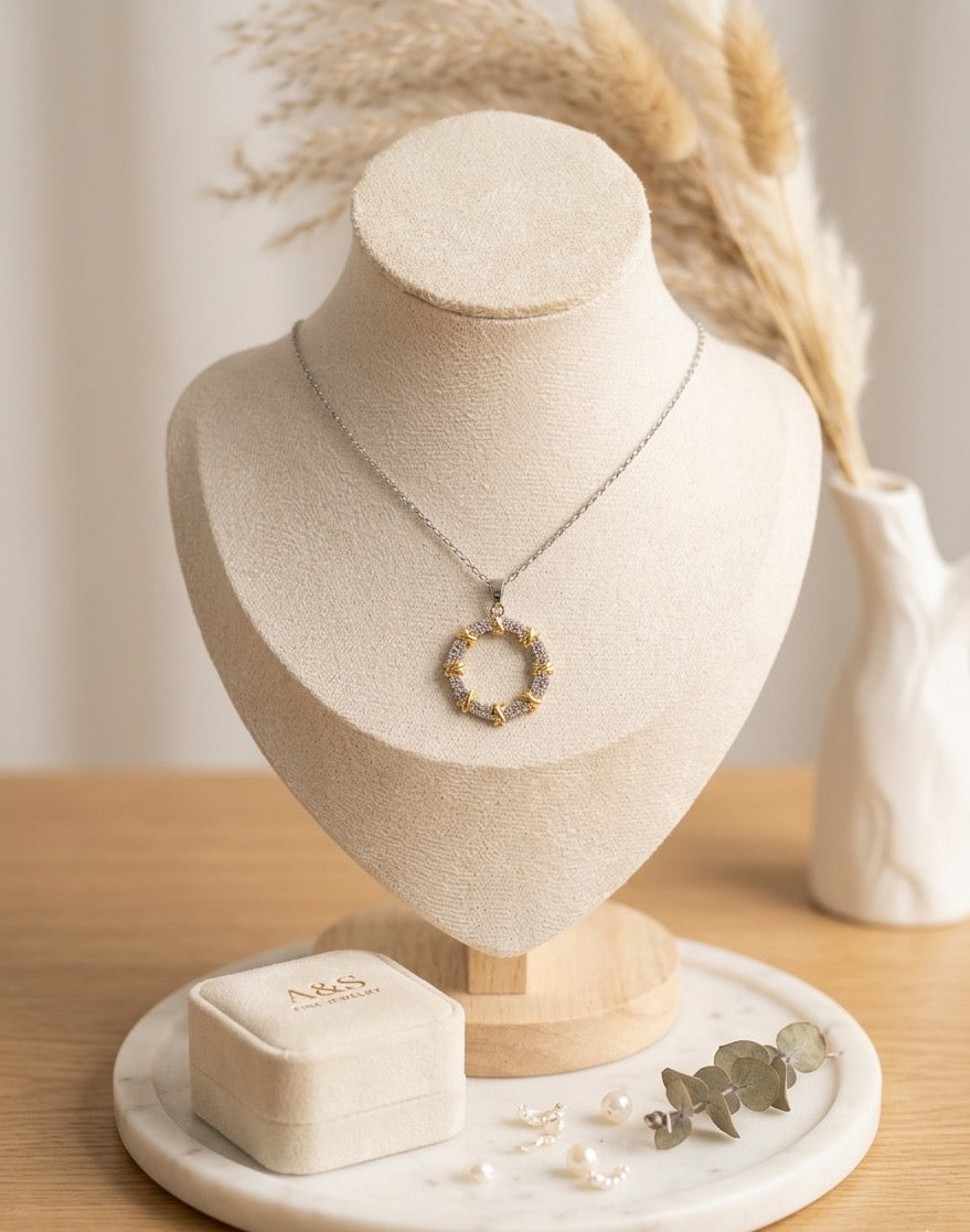 Cross Strus Zircon Necklace
