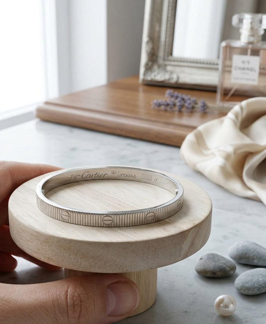 Striped Carteir White Gold  Bangle