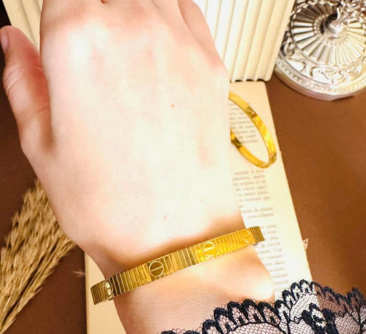 Striped Carteir Gold Bangle