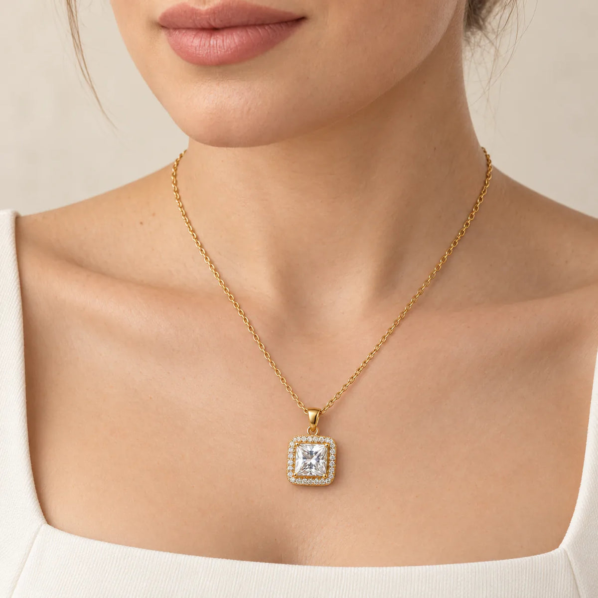Lazordy Necklace - on model