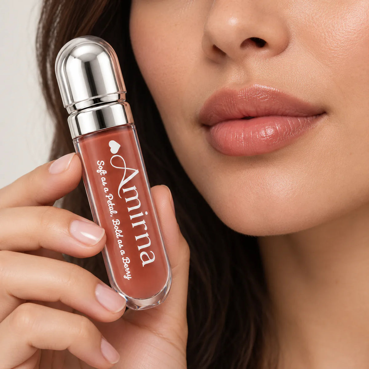 Amirna Lip Gloss - 10 ml - Bombshell - on model